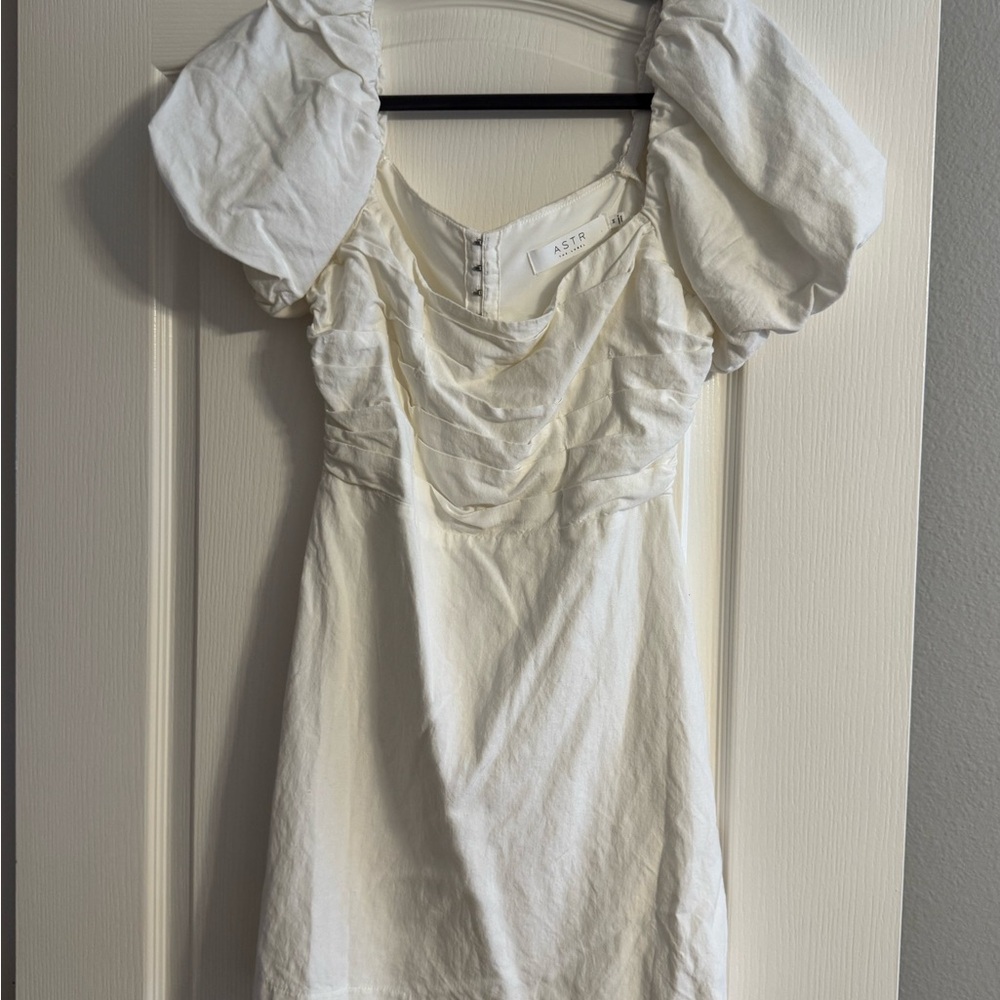 Astr Cream Puff Sleeve Dress
